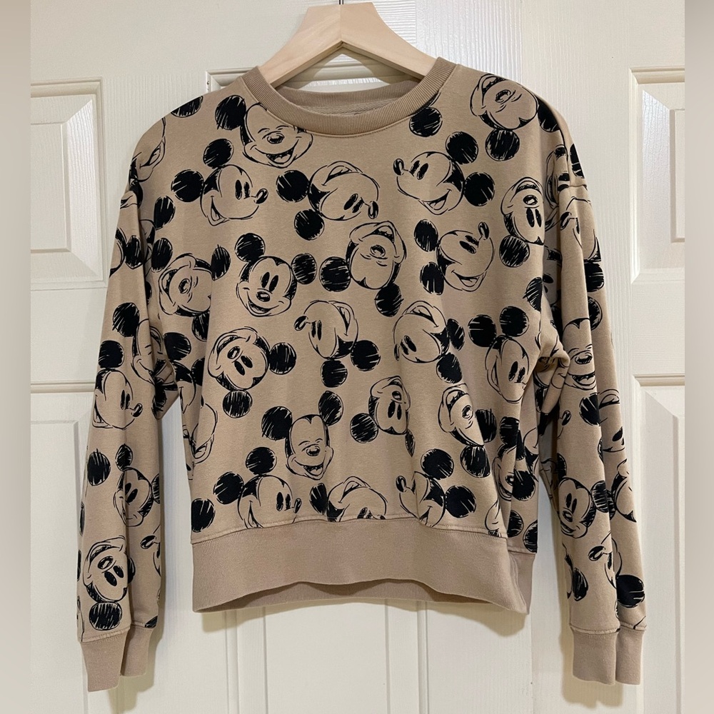 Gap x Disney sweatshirt Size: 12-13 Color: tan and black